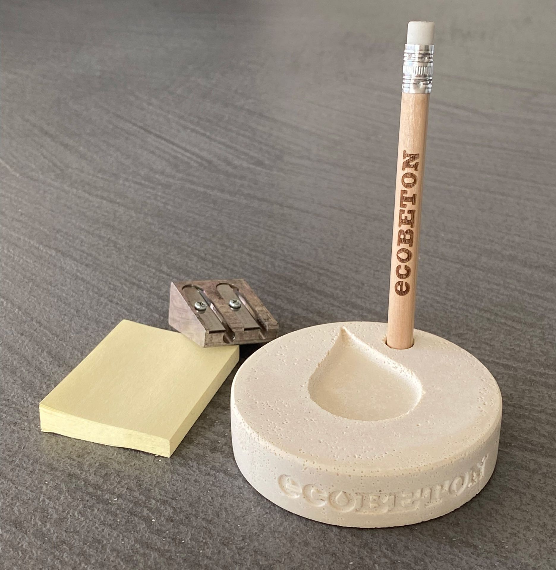 Ecobeton pen holder made with geopolymers