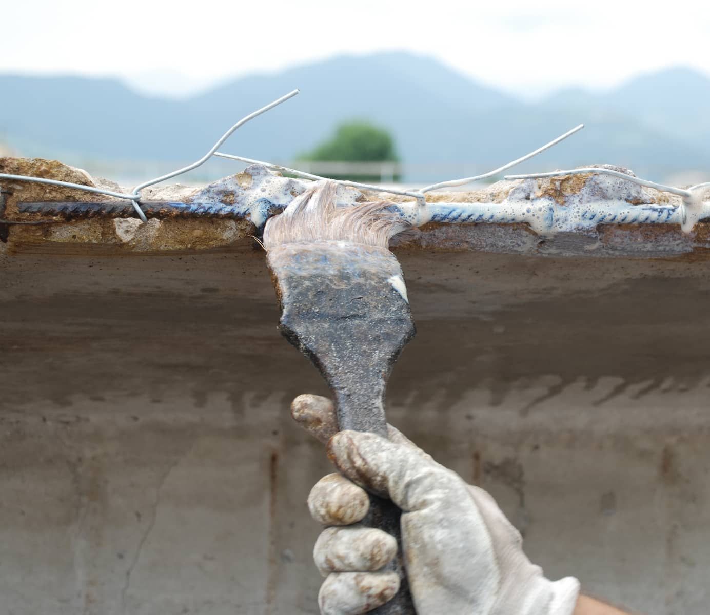 Applying Rust Buster Gel to reinforcement