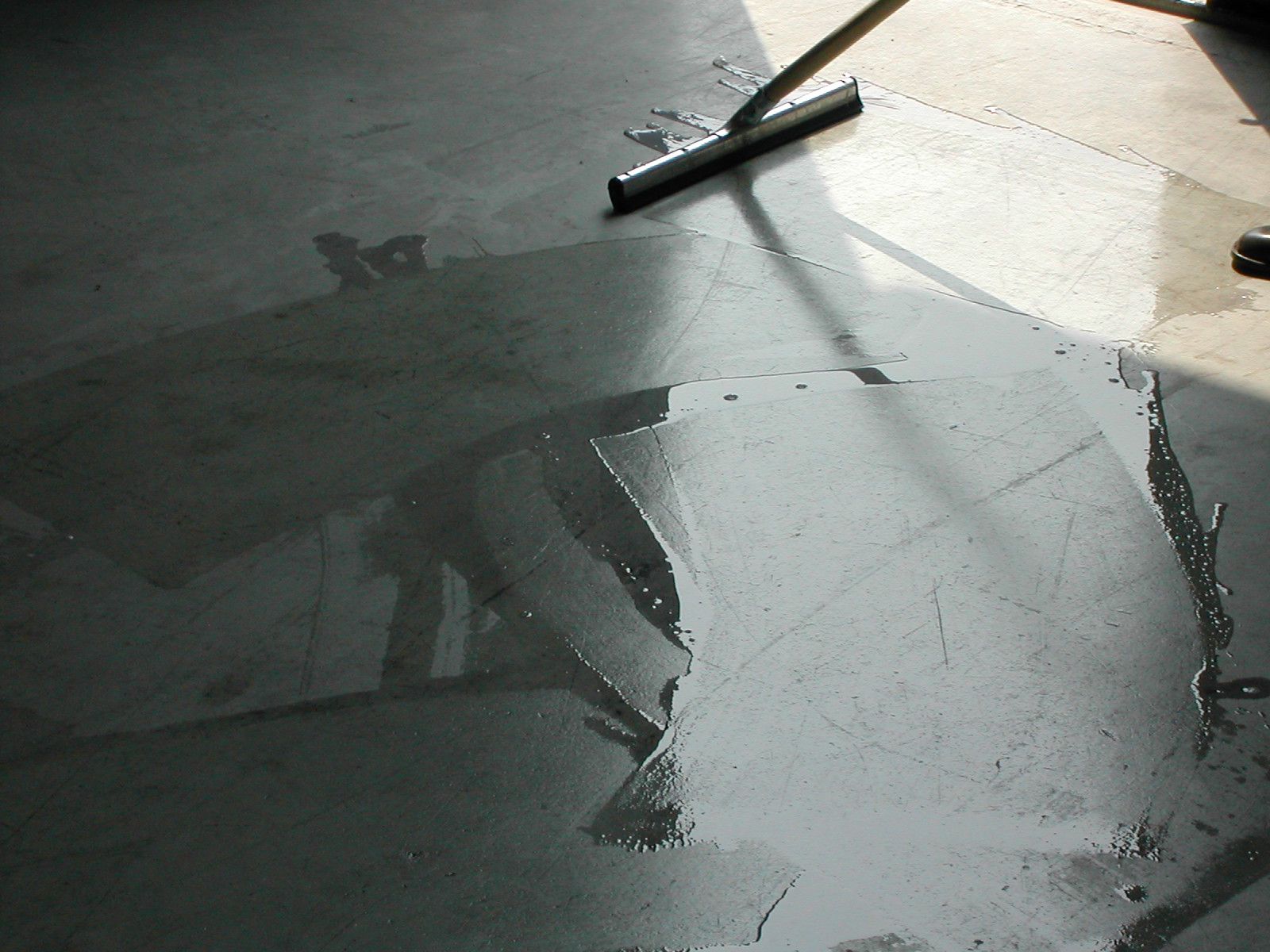 Cleaning a warehouse floor with Steinfix 60